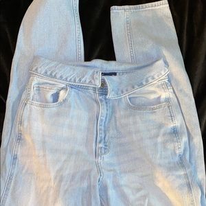 Hollister ultra high-rise mom jean